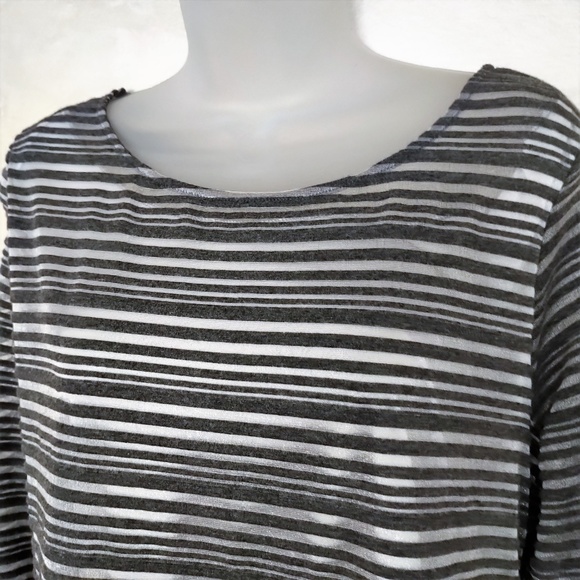 Peck & Peck Silver Striped Top EUC L - Picture 2 of 4